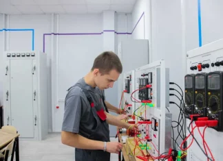 В Волгоградском колледже управления и новых технологий открыли мастерскую